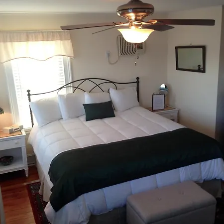 The Stirling House Waterfront Inn Greenport-3